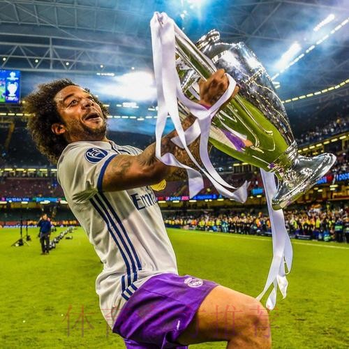 内马尔社媒致敬马塞洛：历史最佳左后卫之一